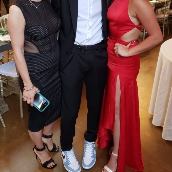 Elegant black dress - Picture 2 of 2